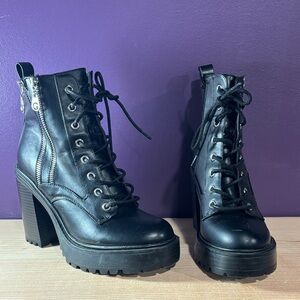 Women’s GBG Los Angeles Black Lace-Up Combat Ankle Booties Size 8W
